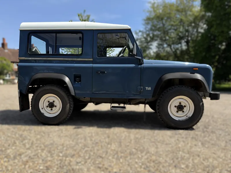 Land rover defender 90 gtmjsveseeastrqqbelva