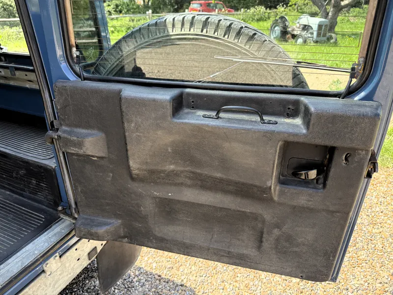 Land rover defender 90 md chyyaw3b 474tkhltn