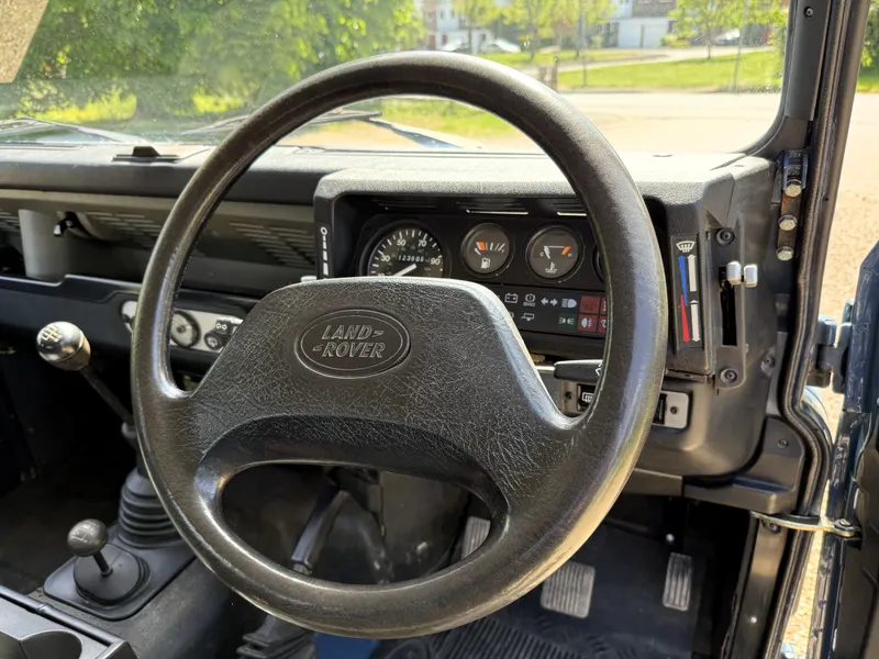 Land rover defender 90 snjai5ua5haaprqztv3ot