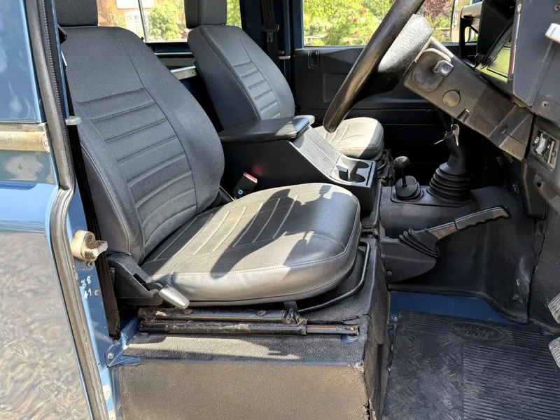 Land rover defender 90 a3oqlk2tyavpqchiv6dz8