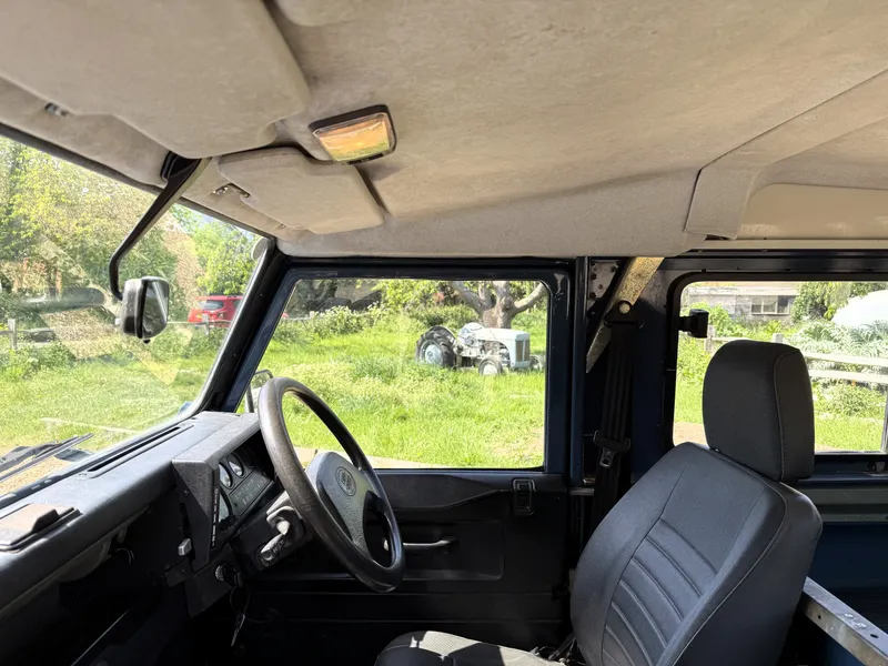 Land rover defender 90 k eqaetfbtpwedxmebv5b