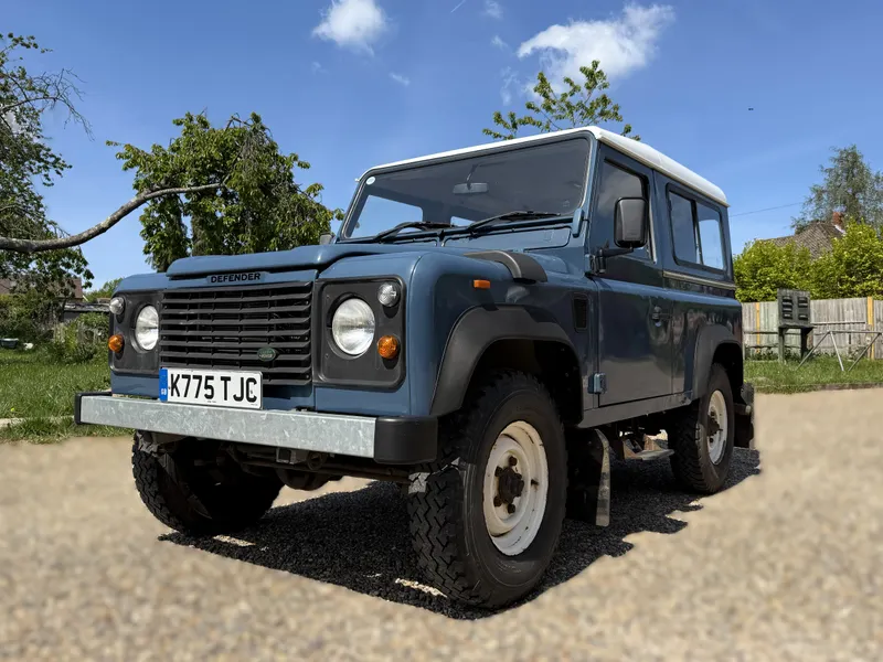 Land rover defender 90 kmxsau0m4amfluf2jfiaa