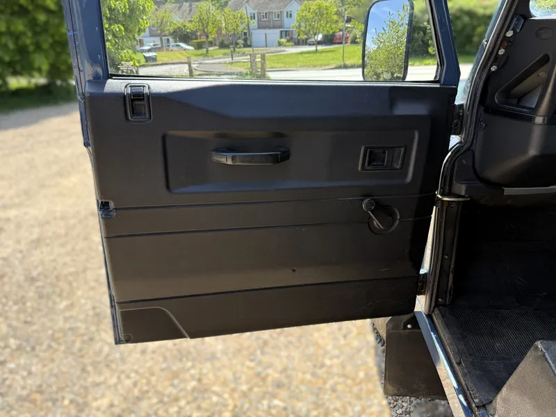 Land rover defender 90 u9eq7o1s0gcyhkapbywf7