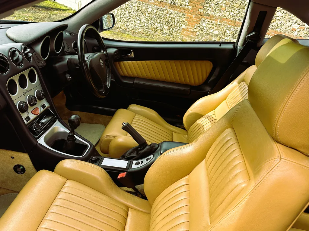 Alfa romeo gtv ctocub2iqbjjjnakny8dj