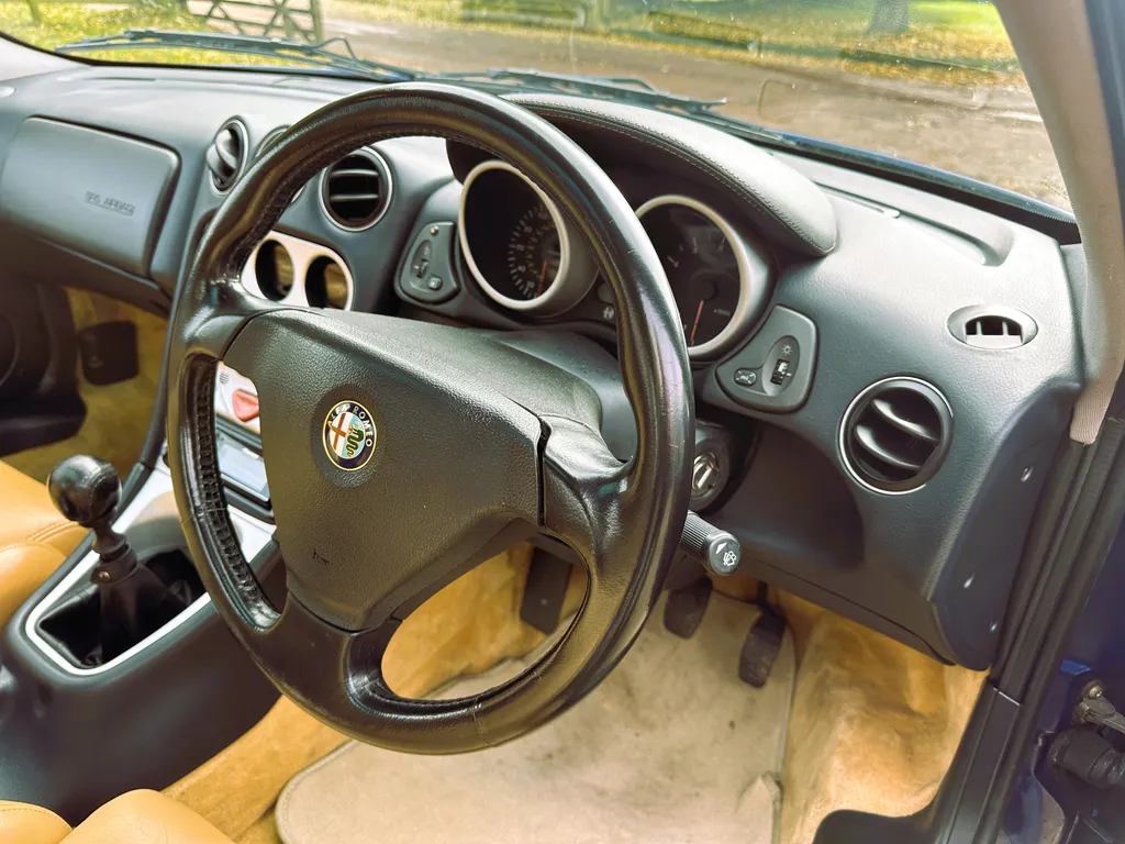Alfa romeo gtv ekffm8gwnjufevboaqdvb