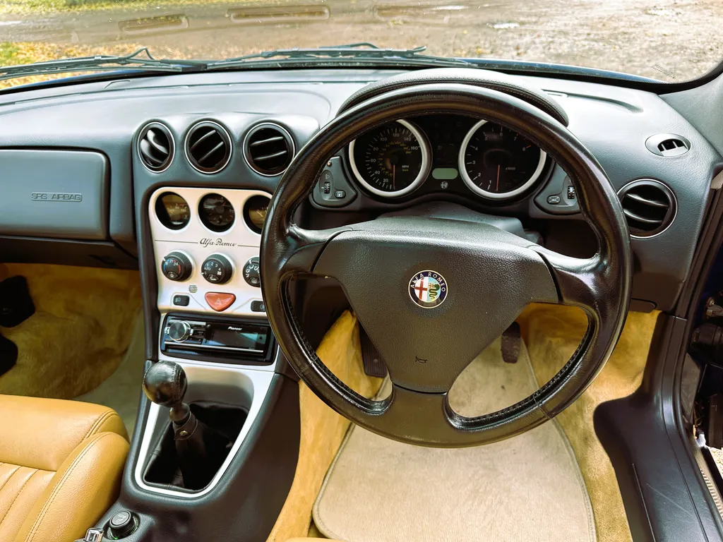 Alfa romeo gtv iwm3vnxug6fa1kk1g0 lc
