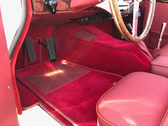 Jaguar xk120  8idnxcyukmxmeofghgdj