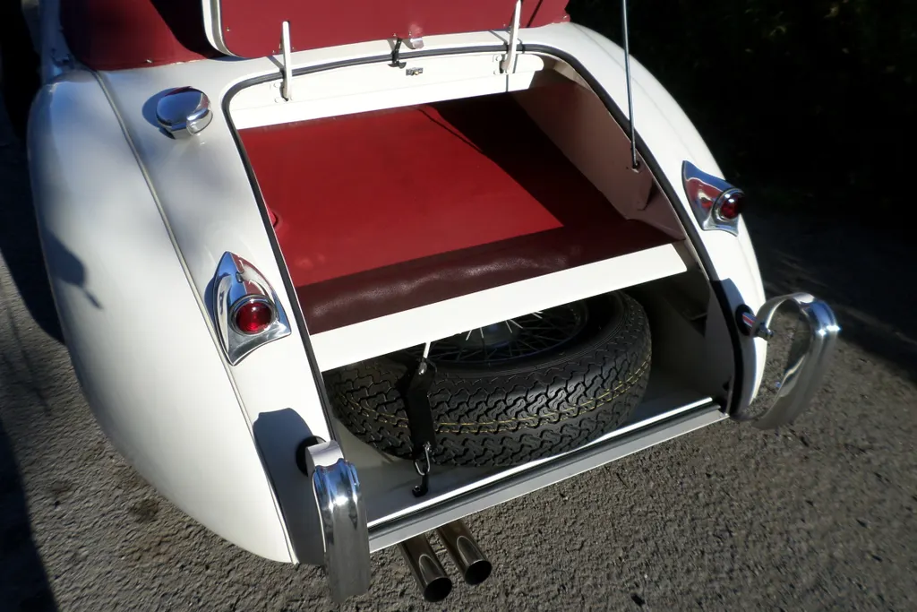 Jaguar xk120 1njvm5ouon1si lzghl7v