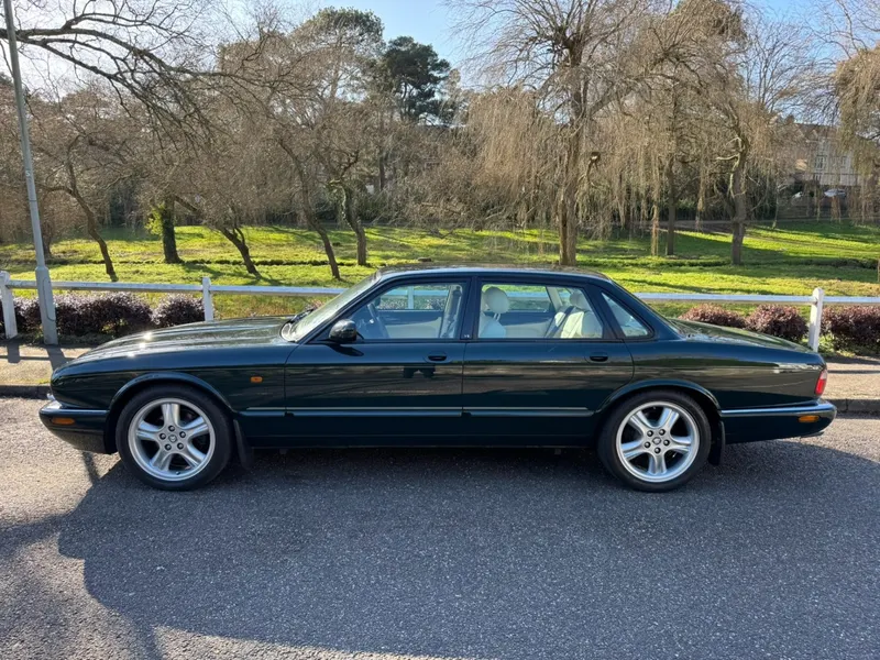 Jaguar v8 xj series 2mqpavzx6oxwch akzabx