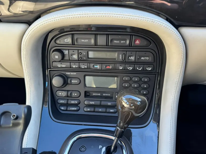 Jaguar v8 xj series ugd6ewsxhxkaskc vo4p 