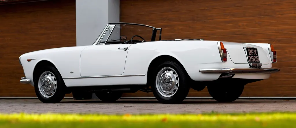 Alfa romeo  2600 spider h80mnzfpu  5k9ych6htf