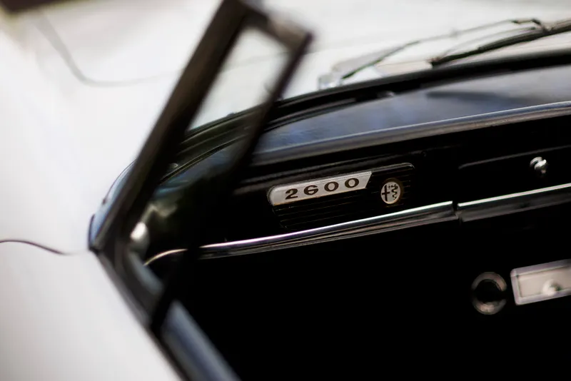Alfa romeo  2600 spider j6cku5sylvmgxm2lcdzrv