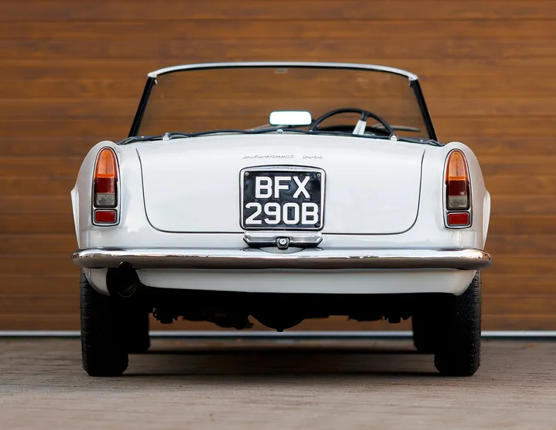 Alfa romeo  2600 spider wh35k2yfncmz9xhxtgoyr