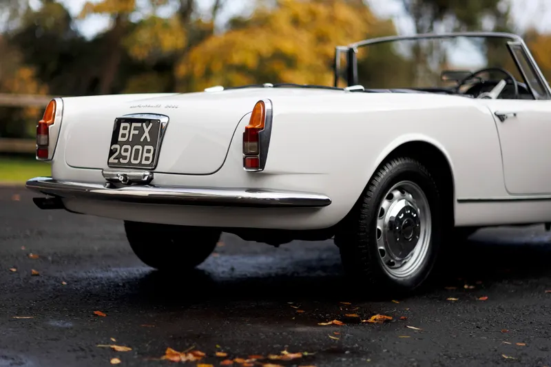 Alfa romeo  2600 spider tqmfvijzeqqvacdzjwk u