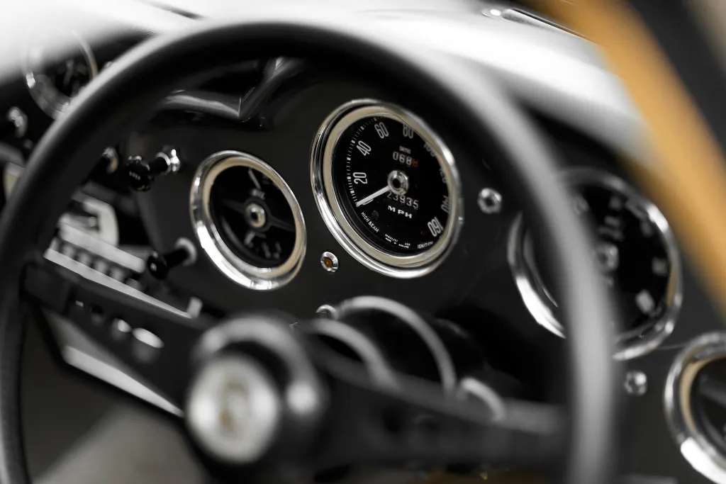 Aston martin db4 series 4.  1acaafh5xc35pz6zsv99
