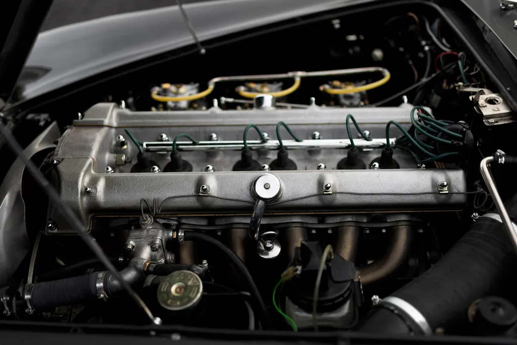 Aston martin db4 series 4. 3ryljpqiflyhipoqfxbi4