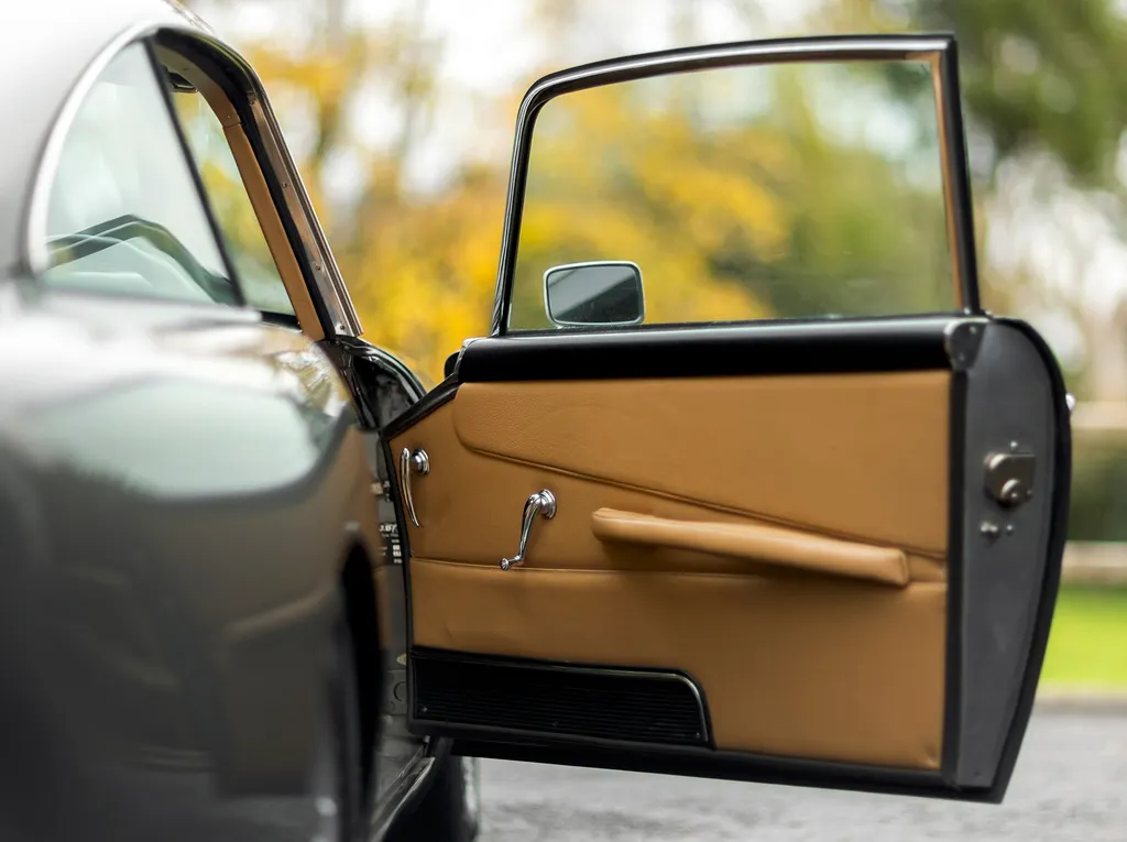 Aston martin db4 series 4. 5ckswta2tfjvrj1wqmkbq