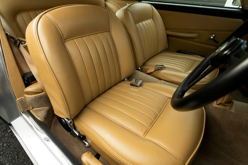 Aston martin db4 series 4. cihcgz14pm7kdvl5mvrsv