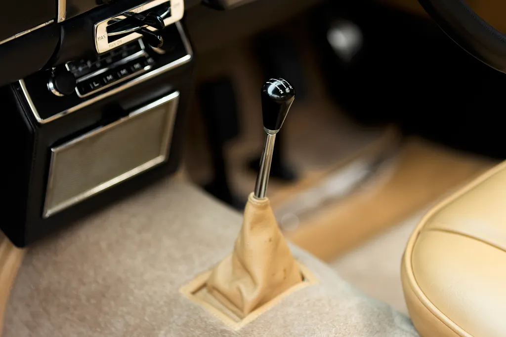 Aston martin db4 series 4. ax8qw6mv8 bzxre0we 9h