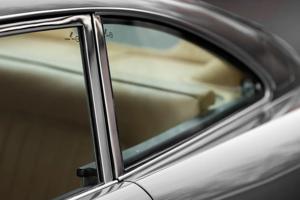 Aston martin db4 series 4. hbnquihucmbny85iifo3n
