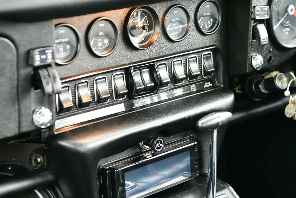 Jaguar e type v12 22 automatic  2dzr2jlwqgcpnrobklgd8