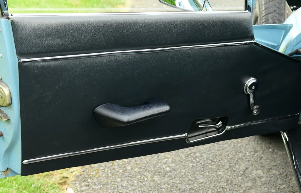 Jaguar e type v12 22 automatic  abb9k6tntafhbax g8cyi