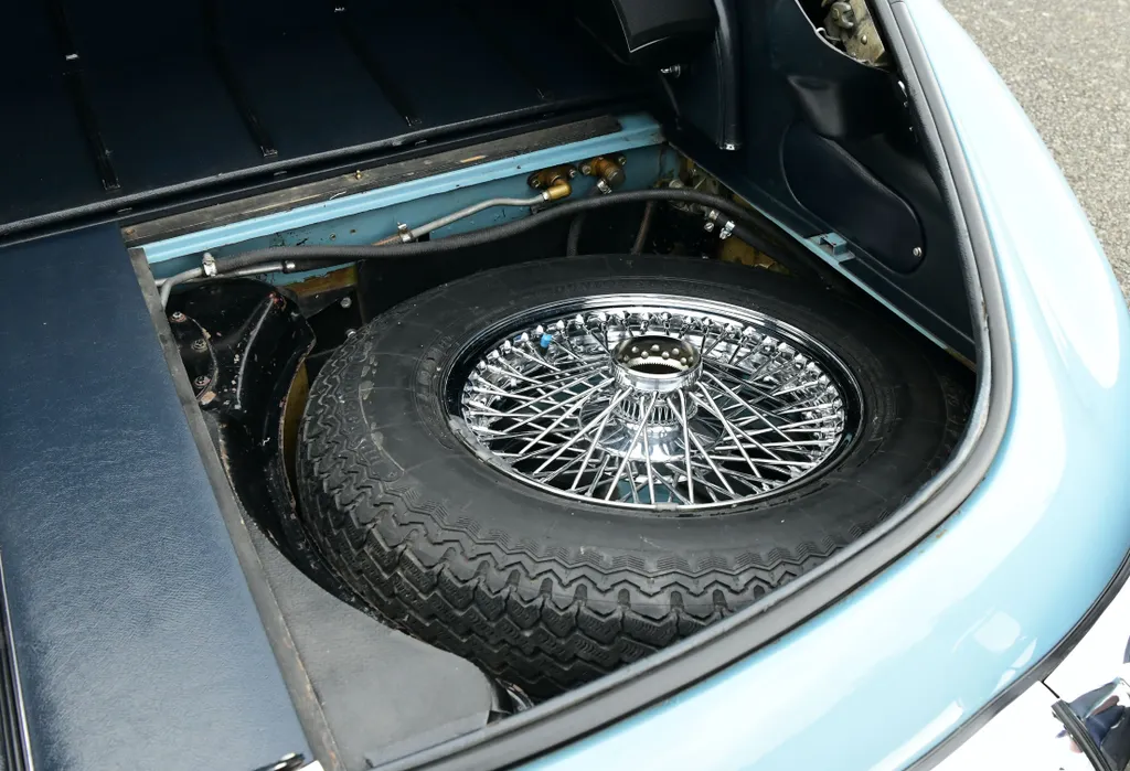 Jaguar e type v12 22 automatic  zv8rsmj1px3cu9vnfe0fq