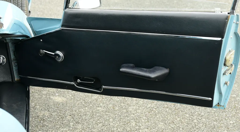 Jaguar e type v12 22 automatic  bu2zv9fyy3qb3 po9ojpg