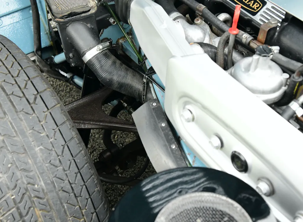 Jaguar e type v12 22 automatic  fq9 4qv66yip0 hnnon03