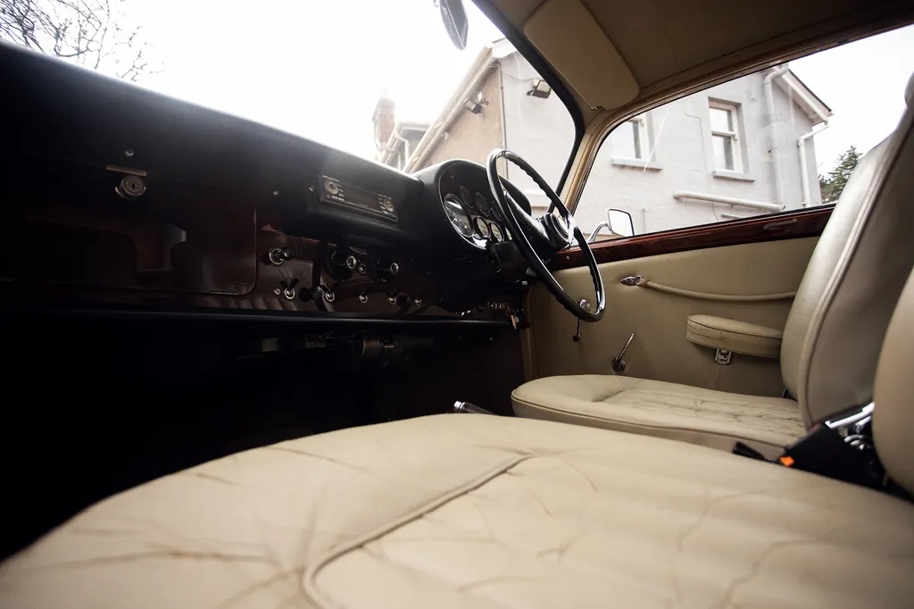 Bristol 409 coupe 8oznruca17bk2nl63ad7g