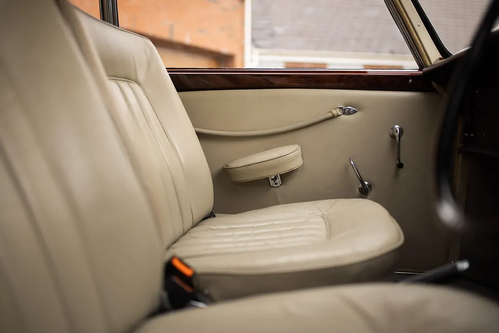 Bristol 409 coupe ocht5jwk6gr1luttsge1s
