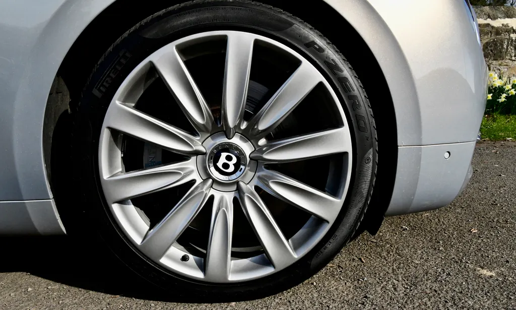 Bentley flying spur  gohpdegaqdobdm0maojz