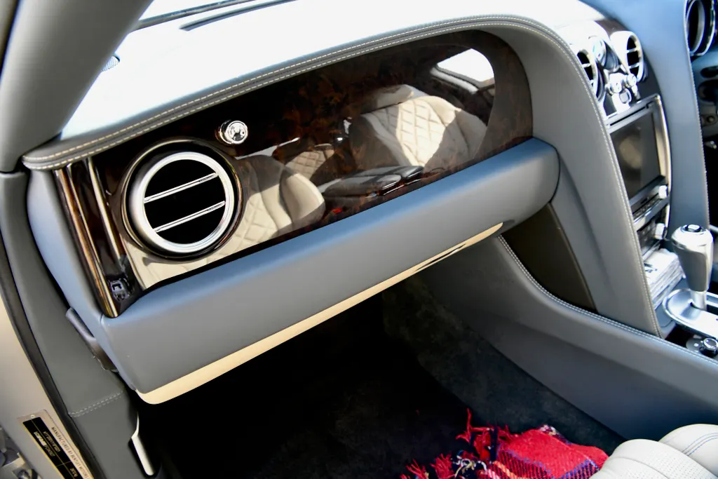 Bentley flying spur qhkvbg2oa3ccil6cf2zm8
