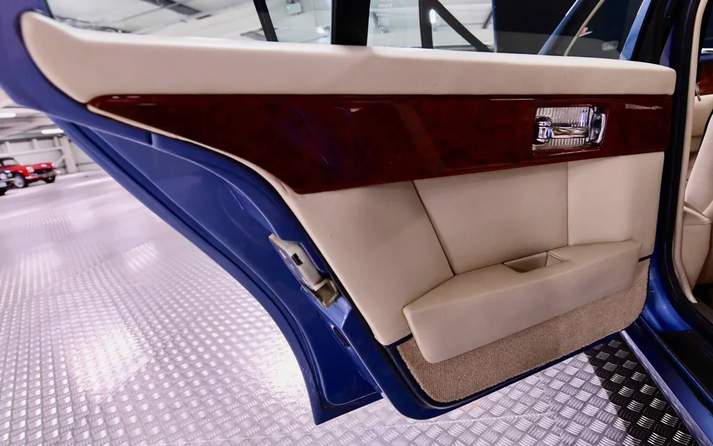 Aston martin lagonda series 4 nlqa7npunxpxrtrdlugoy