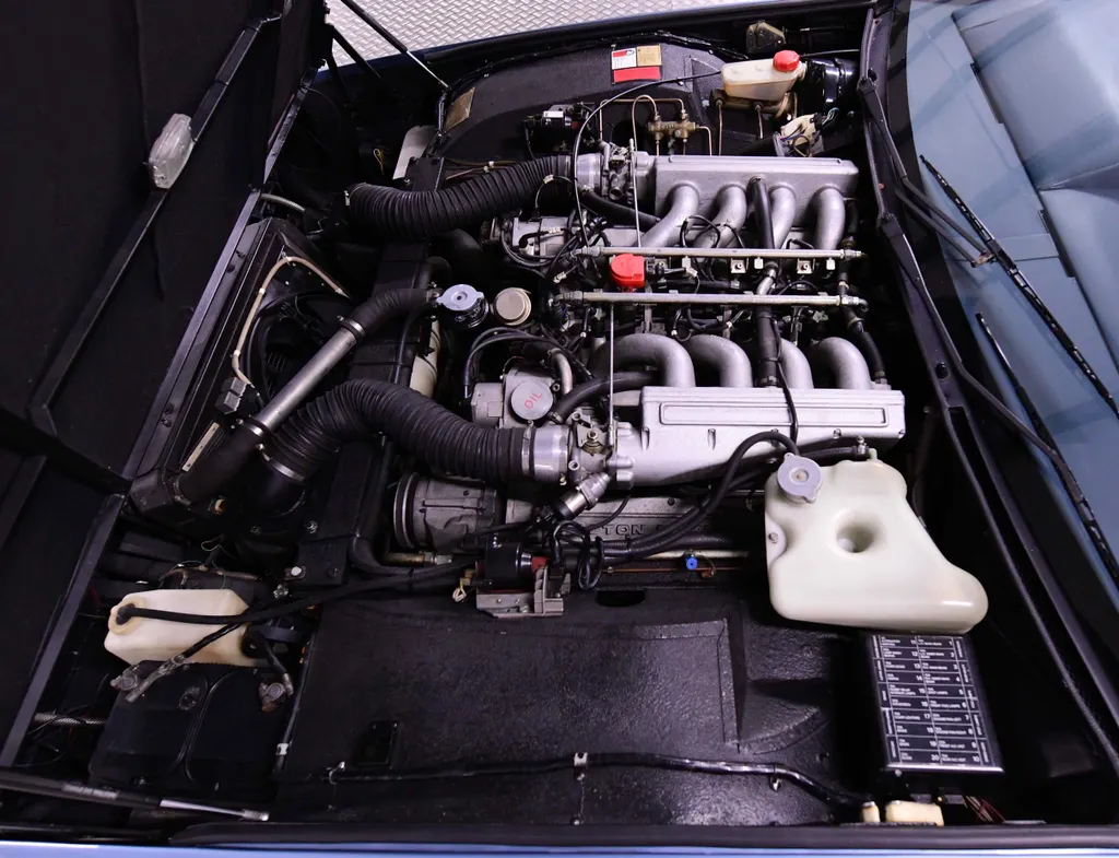 Aston martin lagonda series 4 at0tw hgatguyauan twf