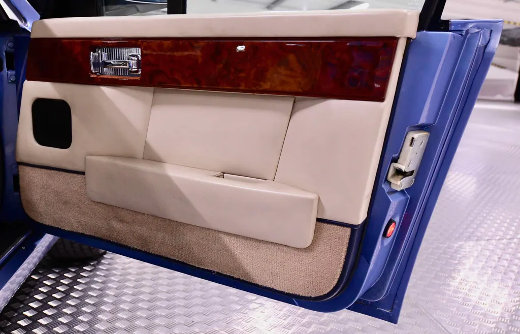 Aston martin lagonda series 4 jhvh uepouenbvrdvkabd