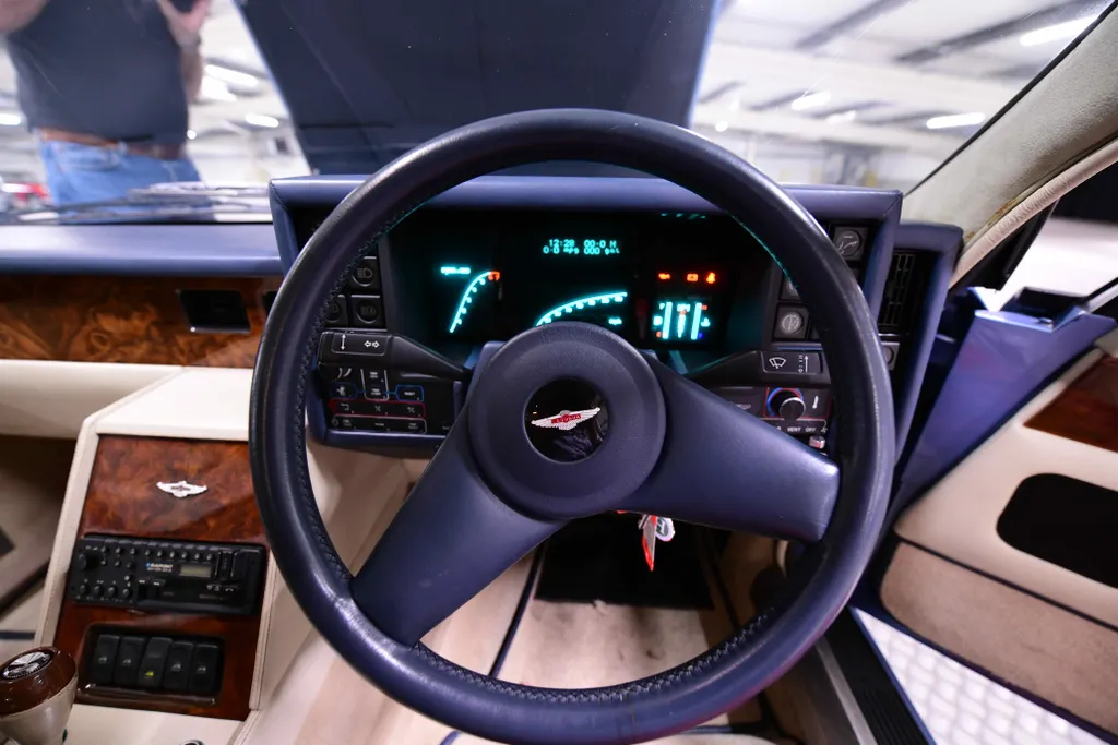 Aston martin lagonda series 4 r97bcbeevl02uhnzh6zli