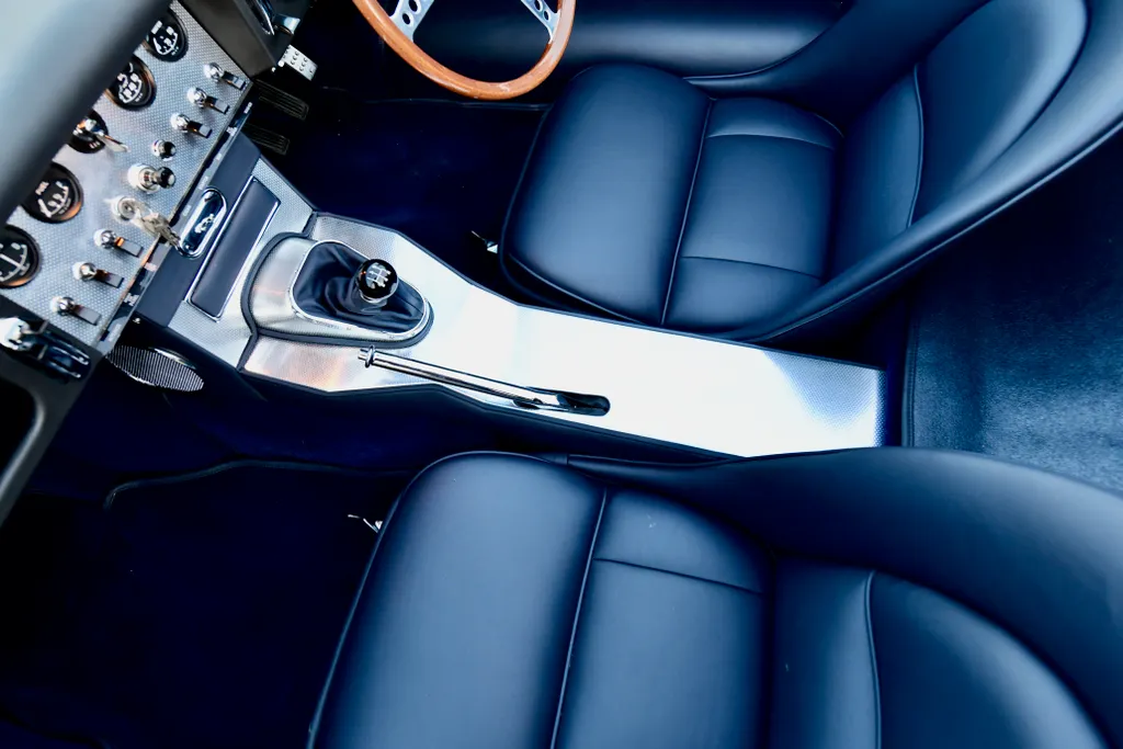 Jaguar e type yfxsoylu7biyiq7ndf8yp