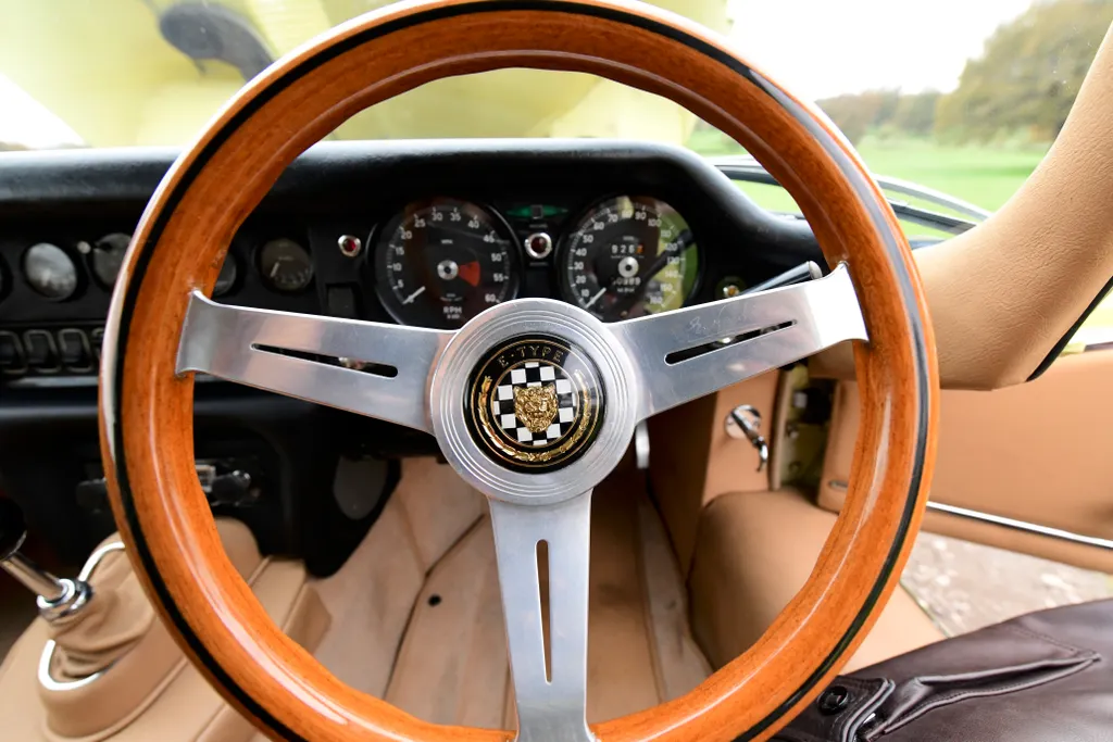 Jaguar e type 4.2 liter series 2 coupe 22 iuvtzbnsesh54irewslph