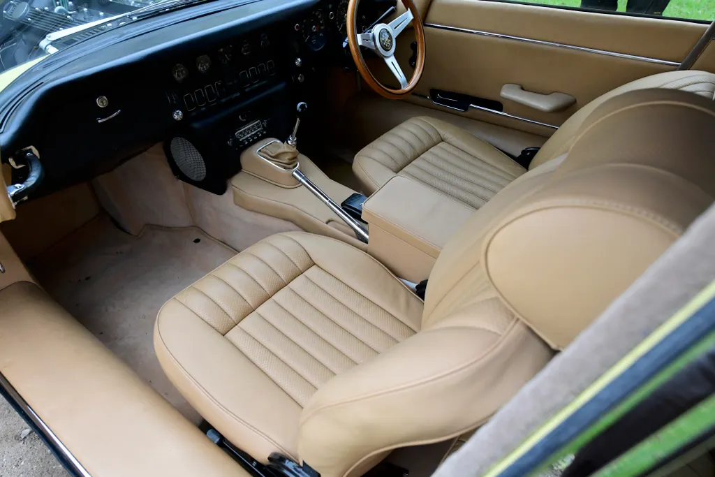 Jaguar e type 4.2 liter series 2 coupe 22 nbgndyh3efencpfo9rf05