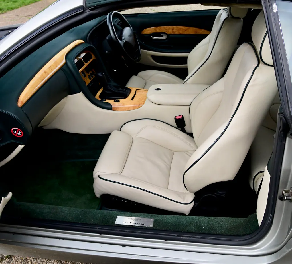 Aston martin db7 hzvgvbknm8jlqplqy8 qh