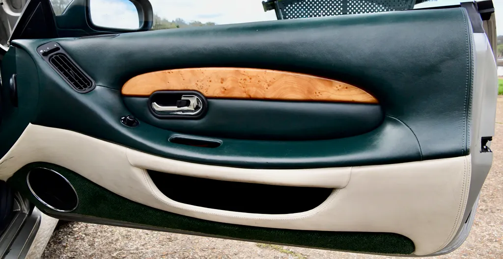 Aston martin db7 yuzzqho8gukb 4rje2ncf