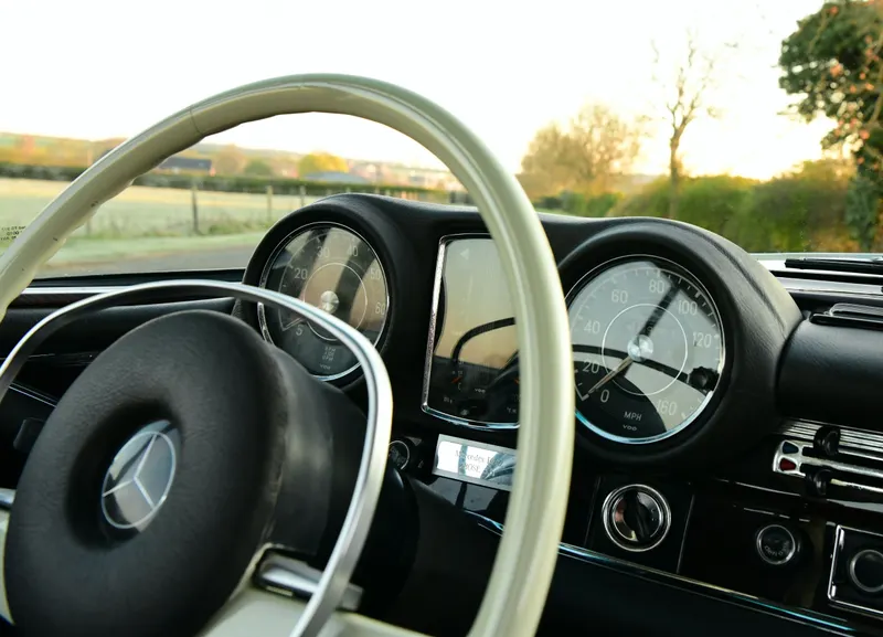 Mercedes benz 280sl w111 automatic 3.5 left hand drive whcmx5l7z9tblayhuo ye