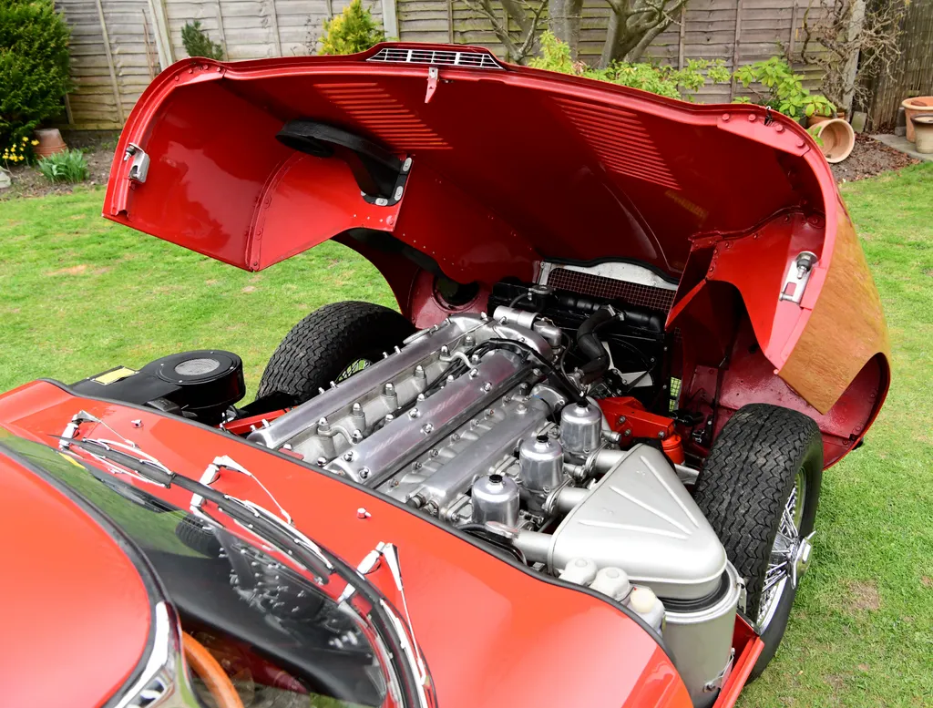 Jaguar  e type 4.2 litre series 1.5 fhc 0sm6zv9m f tltyvd1ekb