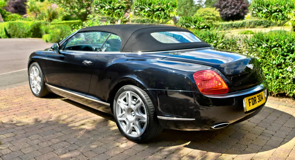 Bentley  continental gtc w12 triple black. co8njrmccofalqwy5v 4r