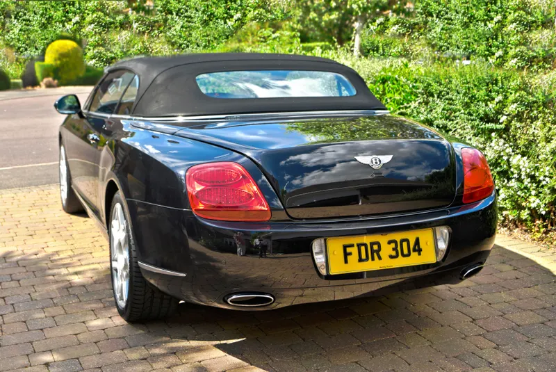 Bentley  continental gtc w12 triple black. fauc7ftsgzqw 9 ofrhpw