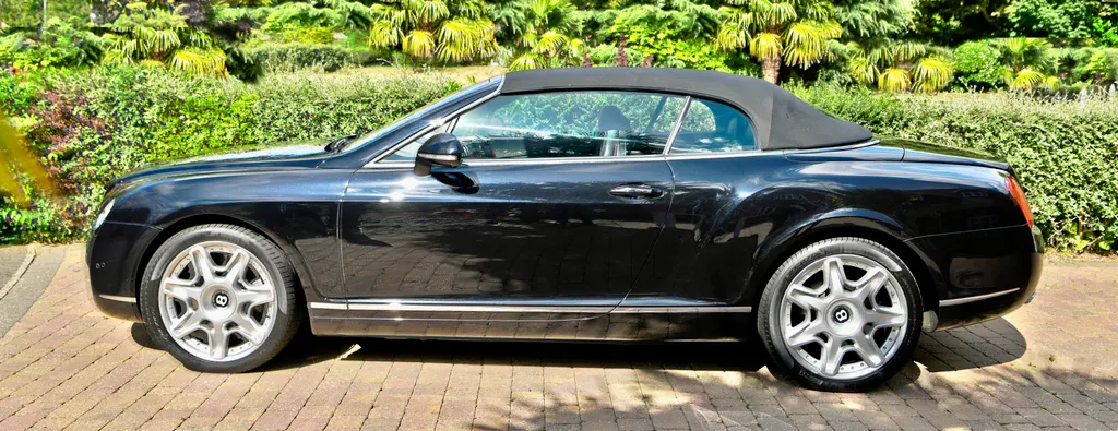 Bentley  continental gtc w12 triple black. htrwbzlzgvpdtgozur7g8