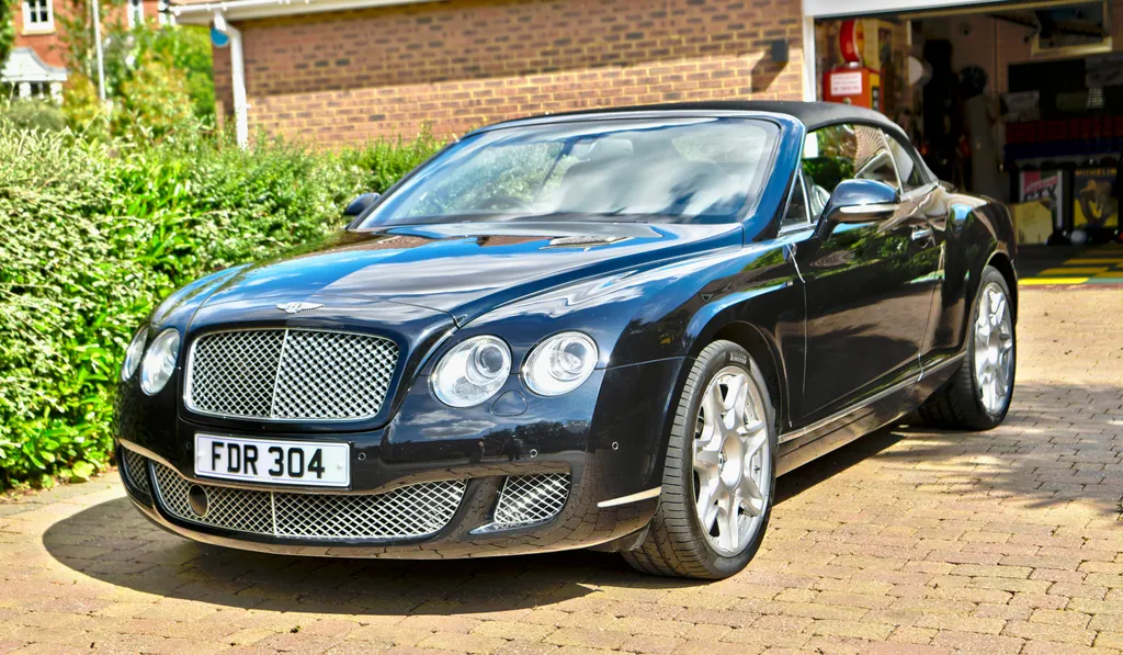 Bentley  continental gtc w12 triple black. j4gxopzyvxrbx3 2bfg26
