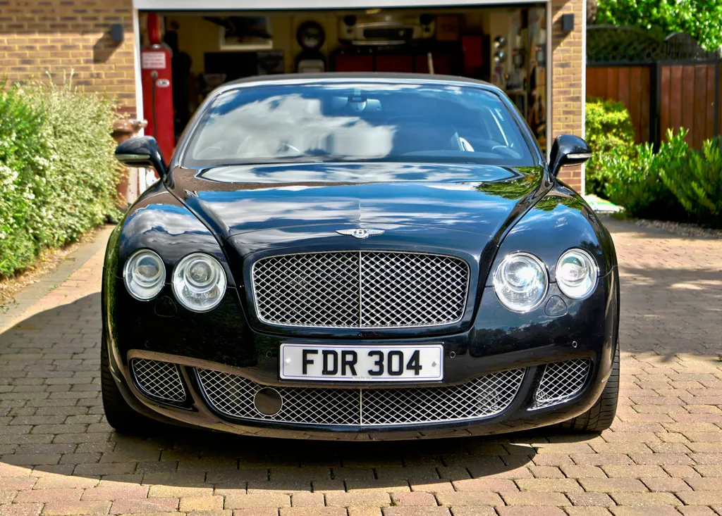 Bentley  continental gtc w12 triple black. mgtlmsoxufludqvyy8xno