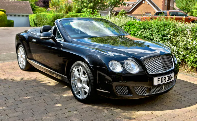 Bentley  continental gtc w12 triple black. rqxogx8fbvdj2jngfmdn5